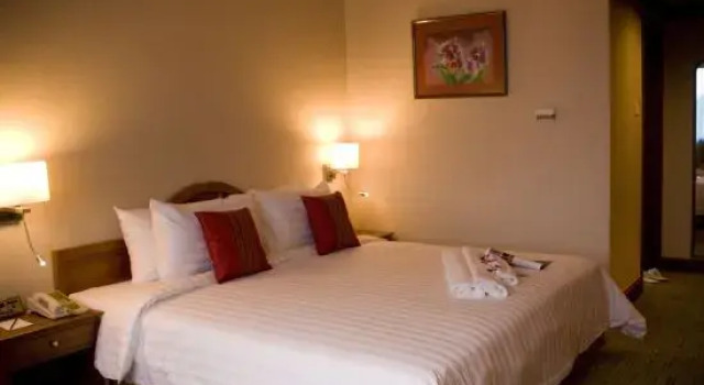 Двухместный полулюкс The Centrepoint Hotel