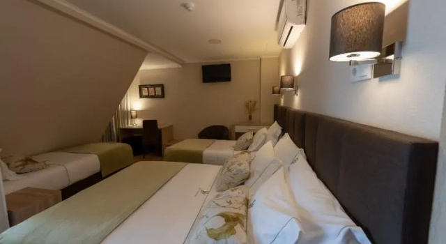 Четырёхместный номер Standard Dinya Lisbon Hotel