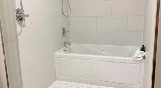 Четырёхместный номер Deluxe с балконом Redac Gateway Hotel Torrance