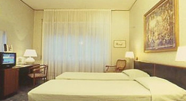 Hotel Carlo Magno, Забронировать Отель Отели Рима с парковкой, рядом с Мавзолей Святой Констанции, Парковка