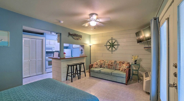 Coastal Studio w/ Amenities: Walk to Padre Beach!, Rezerwuj Apartament Padre Island 