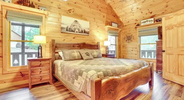Коттедж 2-tier Deck & Hot Tub: Quiet Sevierville Cabin