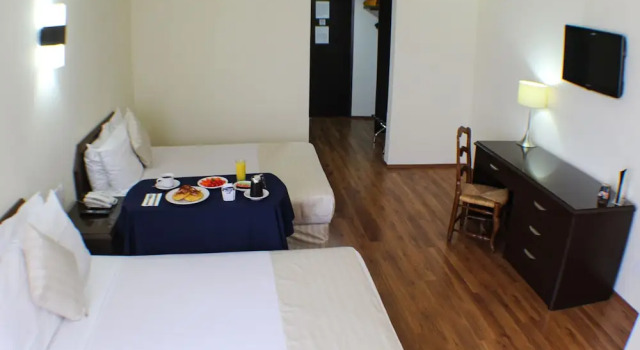 Четырёхместный номер Superior Hotel Valle de Mexico Toreo