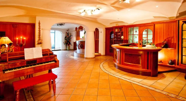 Hotel Tannenhof, Забронировать Отель Отели Брунико с бассейном, Бассейн