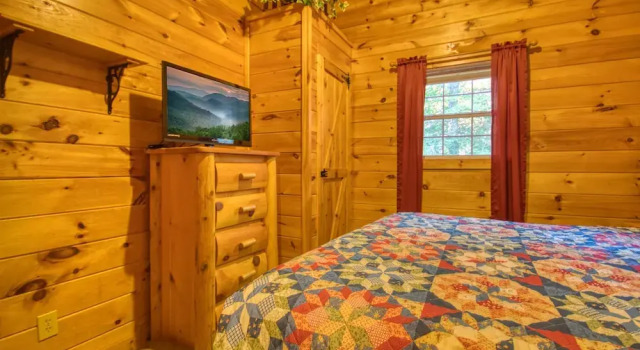 Коттедж с балконом Creekside Retreat #208