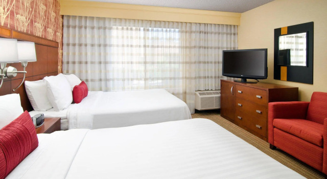 Четырёхместный номер Standard Courtyard Irvine John Wayne Airport/Orange County