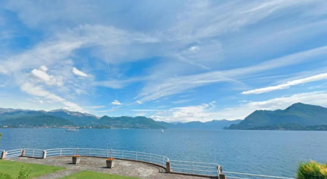 Апартаменты Villa Niobe - Exclusive Lakefront Apartment With Private Beach