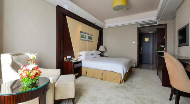 Двухместный номер Standard с видом на озеро Shu Guang International Hotel