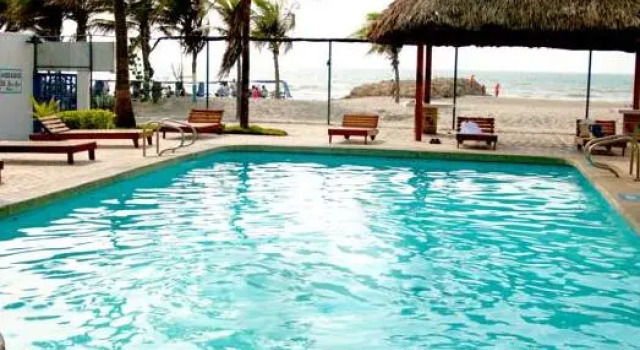 Кровать в общем номере Hotel Playa Club