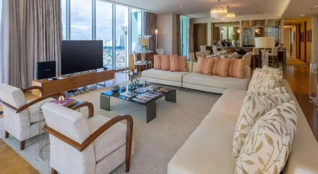 Двухместный номер Superior с балконом Novotel Manila Araneta City Hotel