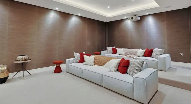 Коттедж Luxe Home With Cinema Room - South Kensington