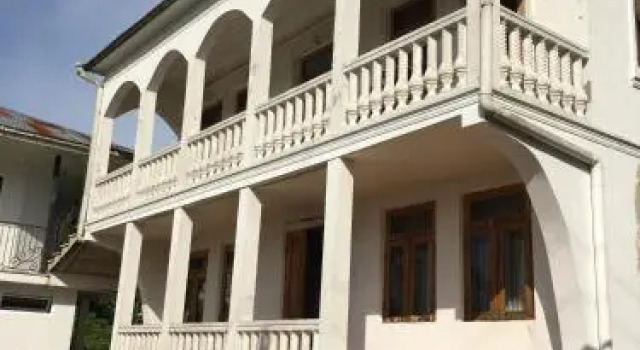 Levan White Hause, Book Hotel Batumi 