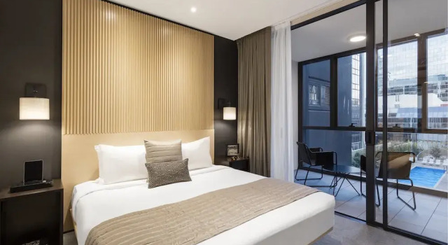 Четырёхместный номер Premier с балконом One Global Resorts Parramatta