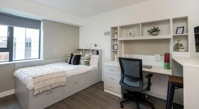 Студия Holden Court