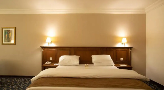 Полулюкс Bristol Hotel