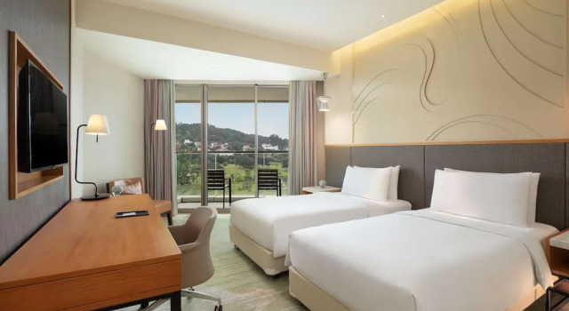 Номер Deluxe с балконом и с видом на поле для гольфа Radisson Golf & Convention Center Batam