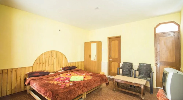 Giriraj Guest House