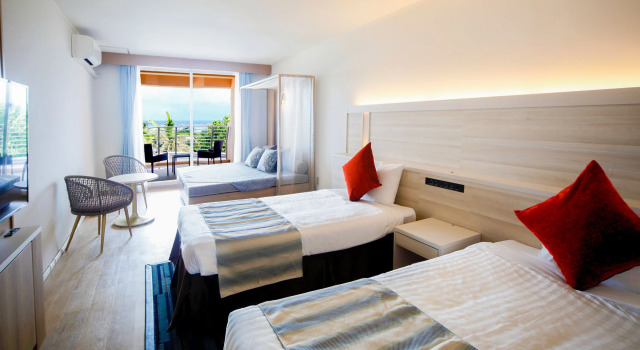 Трёхместный номер Standard Hotel Breezebay Marina