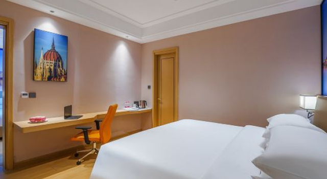 Люкс Vienna Hotel (Qianjiang railway station Lobster City Shop)