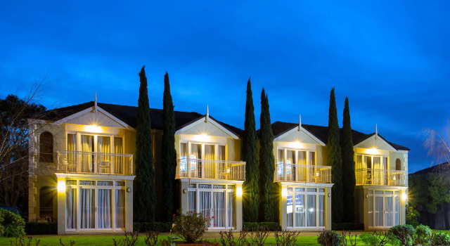 Best Western Colonial Village Motel, Забронировать Мотель Уоррнамбул Великая океанская дорога