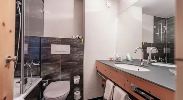 Трёхместный номер Standard с балконом Hotel Adula