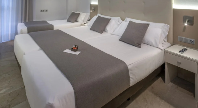 Трёхместный номер Comfort Отель Serhs Del Port