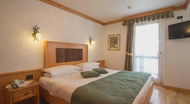 Полулюкс Deluxe Hotel Centrale