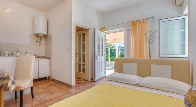 Awesome Home in Novi Vinodolski With Wifi and 0 Bedrooms, Забронировать Отель Отели Приморско-Горанской жупания с парковкой, Парковка