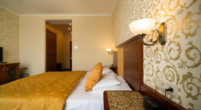 Полулюкс Elizabeth Hotel