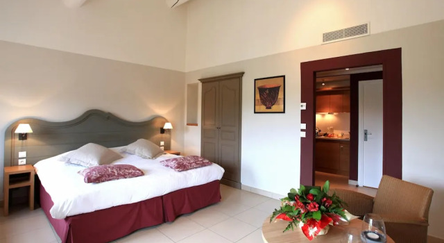 Двухместный номер Standard с балконом и с видом на сад Le Domaine de Saint Endreol Golf & Spa Resort