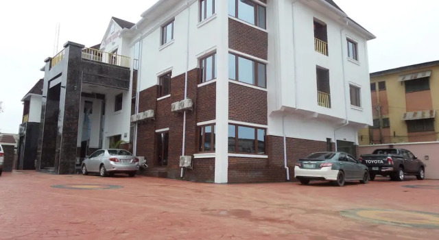 White Court View Hotel