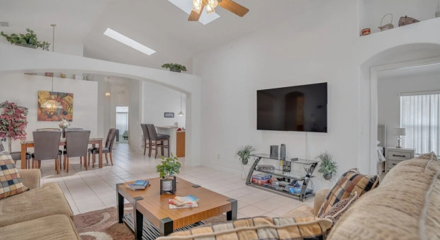 Beautiful Family Vacation Home With Private Pool. Close To Disney! 5 Bedroom Home by Redawning, Buchen Sie Hotel Hotels in Four Corners mit Pool, Schwimmbad