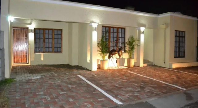 Faith, Hope & Love Self Catering, Забронировать Гостевой дом Гостевые дома Порт-Элизабет, рядом с Splash Waterworld Port Elizabeth, Гостевой дом