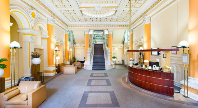 Grand Hôtel Du Tonneau D'Or, Boek Hotel Hotels in Franche-Comte met ontbijt, Ontbijt