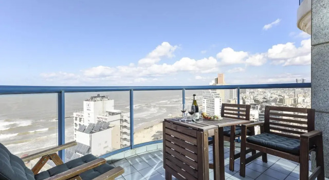 Апартаменты Panoramic Sea View Over Beach w Balcony