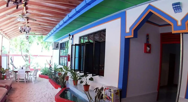 Blue Water Thoddoo Inn