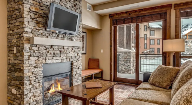 Steamboat Springs Gondola Condo by RedAwning, Забронировать Отель Стимбот-Спрингс Колорадо, рядом с Steamboat Powdercats