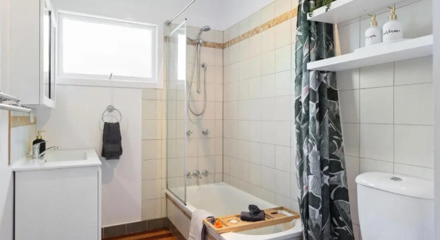 Коттедж с 3 комнатами Artists Cottage - Cosy Home in Quiet Leafy Street