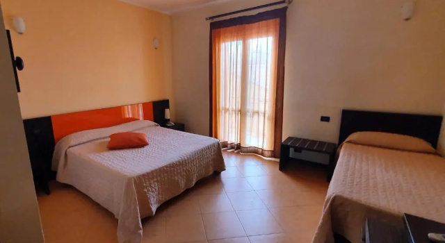 Двухместный номер Standard с балконом Cerri Hotel