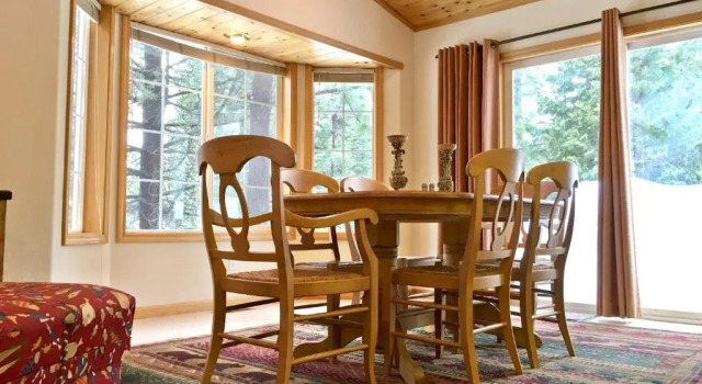 Коттедж Kingswood Estate Cabin Retreat