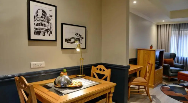 Люкс с 2 комнатами Courtyard Hotel Rosebank