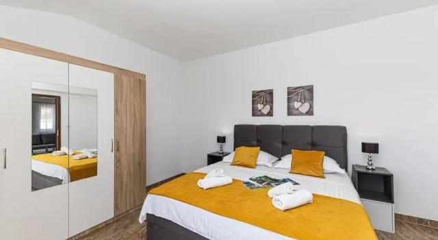 Exquisite Spacious Villa Bufaline with Pool and Gym, Buchen Sie Villa Hotels in Gespanschaft Split-Dalmatien mit Pool, Schwimmbad