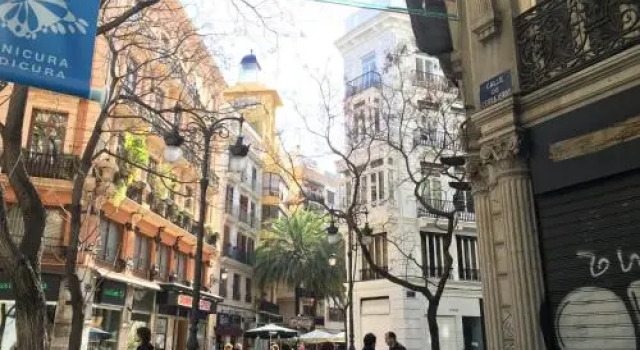 Sun Studio Valencia, Забронировать Отель Сьютат Белла 