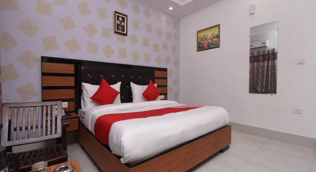 Люкс OYO 13310 Noida Suites