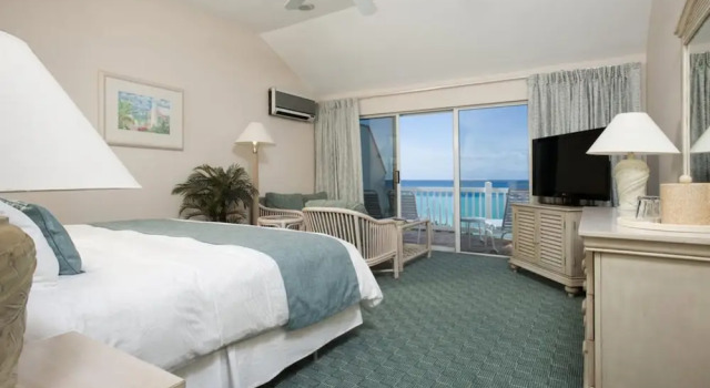 Номер Superior с балконом Pompano Beach Club