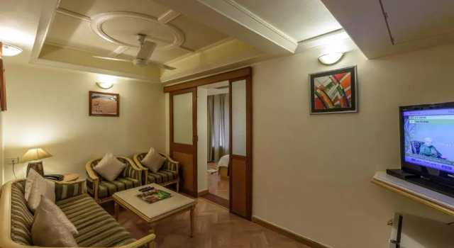 Люкс Deluxe Comfort Inn President Near Ahmedabad Junction Station