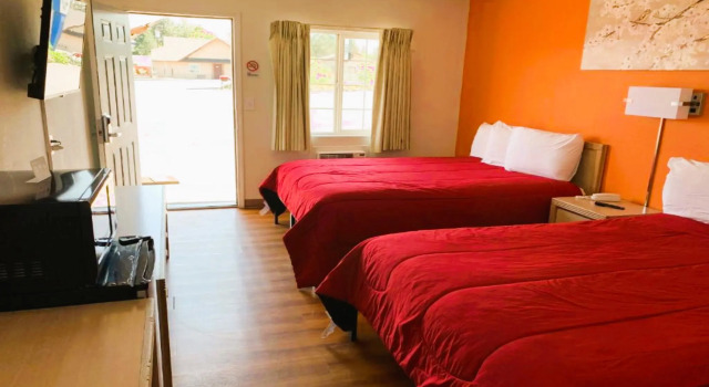 Четырёхместный номер Premium Royal Gateway Motel