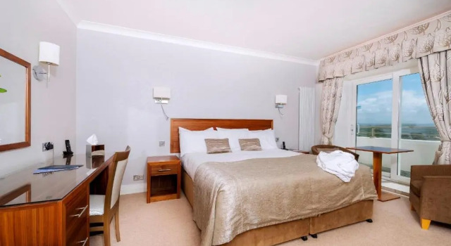Номер Deluxe Saunton Sands Hotel Source Spa and Wellness