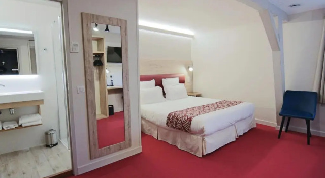 Двухместный номер Comfort Hôtel Montaigne