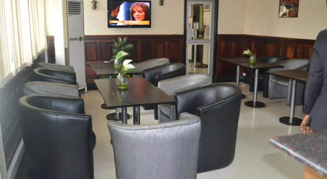 Hôtel La Falaise Bonanjo, Book Hotel Douala 